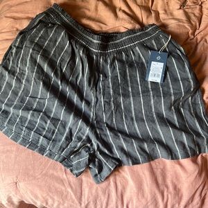 Universal thread pinstripe shorts in grey, elastic waistband NWT
